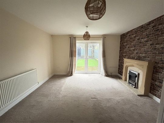 2 bedroom mews to rent - Photo 1