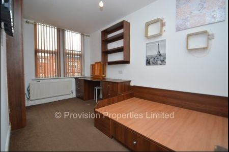 6 Bedroom Houses in Headingley - Photo 4
