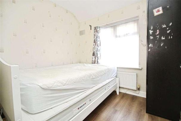 Cropparth Road, Dagenham, RM10 - Photo 1