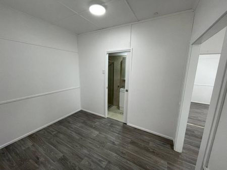 Absolute beachfront studio living! - Photo 5