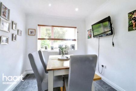 4 bedroom semi-detached house to rent - Photo 5