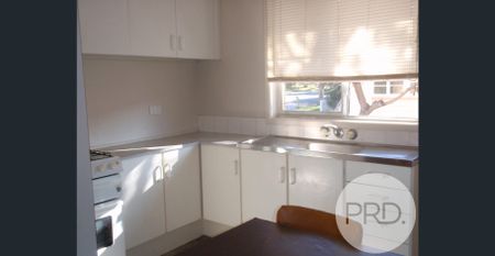 NICE AND QUIET ONE BEDROOM IN WINDSOR B/L - Photo 3