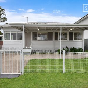 Perfectly Positioned a stones throw to the shores of Lake Macquarie - Photo 2