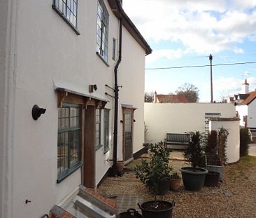 Recently Refurbished 3 Bedroom Victorian House To Let in Diss - Photo 2