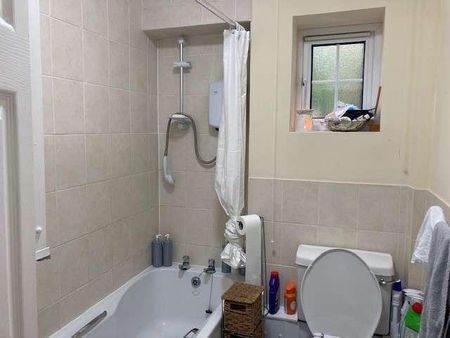 Christ Church Mount, Epsom, KT19 - Photo 5