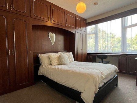 4 bedroom semi-detached house to rent - Photo 2