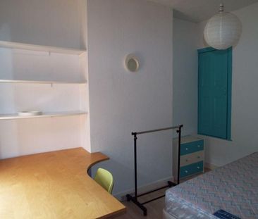 3 bedroom terraced house to rent - Photo 6