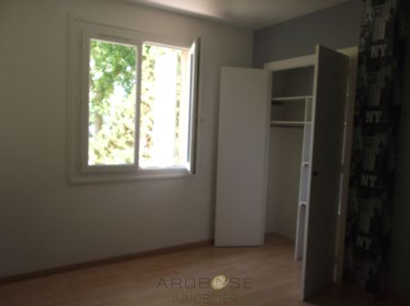 Location Maison 5 pièces 126m² GONTAUD DE NOGARET 47400 - Photo 2