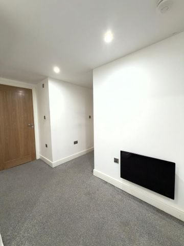 1 bedroom in a flat share to rent - Photo 3