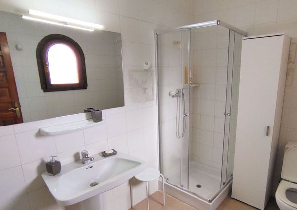 Spacious villa for rent for a long term with sea views and close to Lady Elizabeth school.