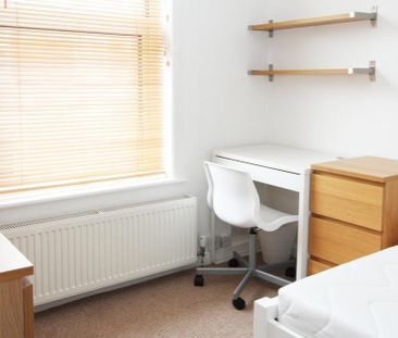 4 bedroom terraced house to rent - Photo 1