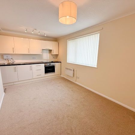 Henbury Close, Canford Heath, Poole, BH17 - Photo 1