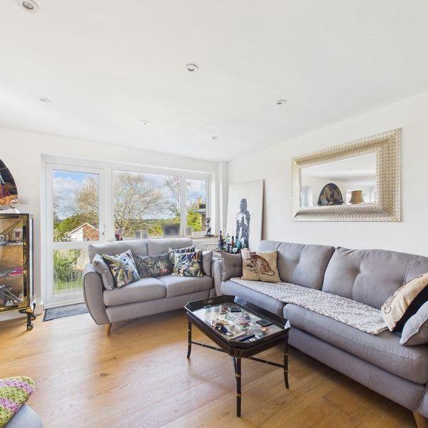 4 bedroom bungalow to rent - Photo 1