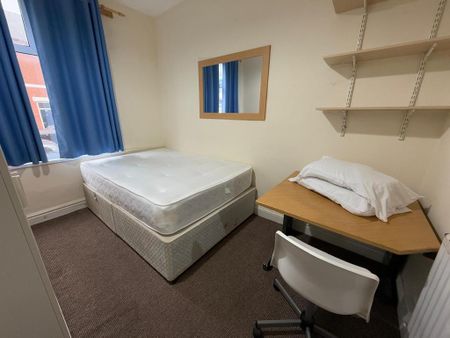 4 bedroom terraced house to rent - Photo 2