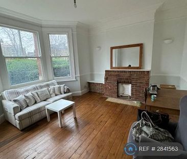 1 bedroom in a flat share to rent - Photo 1