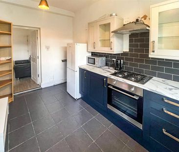 4 bedroom end of terrace house to rent - Photo 1