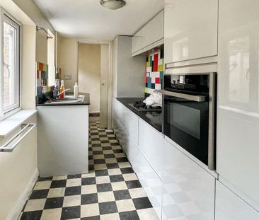 2 bedroom end of terrace house to rent - Photo 2