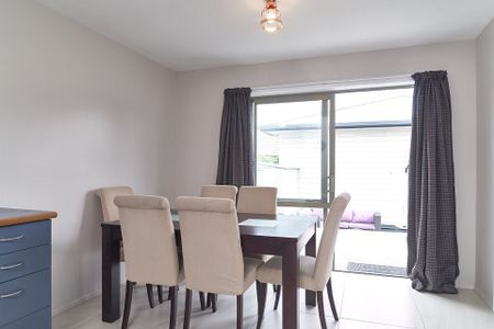 Sunny 4BR Home in Bryndwr - Photo 5