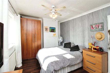 2 bedroom semi-detached house to rent - Photo 5