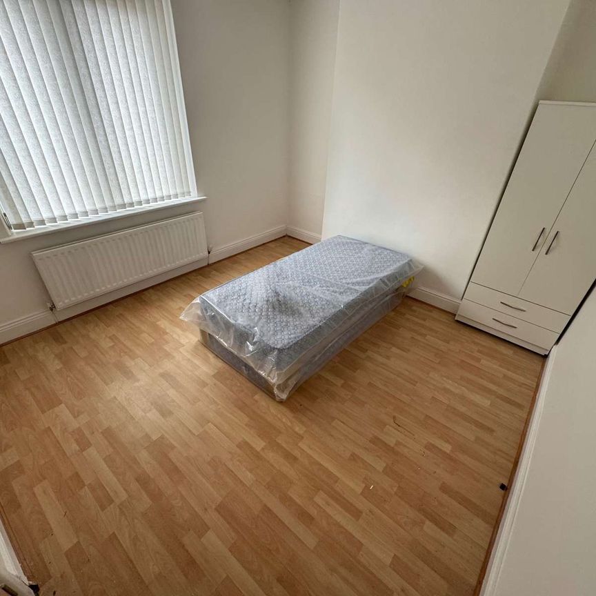 2 rooms still available! Room 4 (Double) - Front of the House - Photo 1