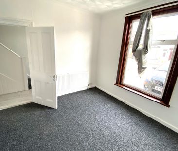 4 bedroom semi-detached house to rent - Photo 6