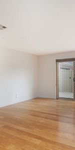 Spacious Townhouse - heart of Pascoe Vale! - Photo 4