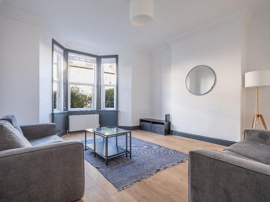 6 bedroom terraced house to rent - Photo 1