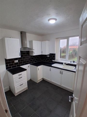 3 bedroom semi-detached house to rent - Photo 3