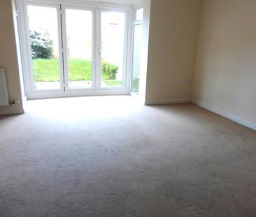 PETERBOROUGH - Photo 1