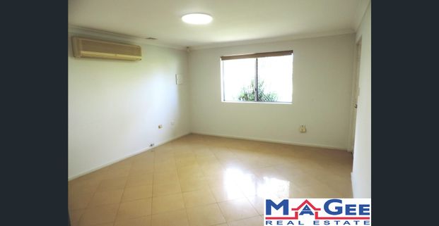 *** NEAR BUS, SHOPS, SCHOOL *** IDEAL FAMILY HOME ***NO CARPETS *** - Photo 1