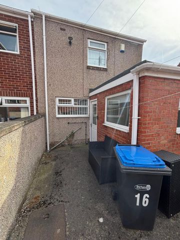 2 bedroom terraced house to rent - Photo 5