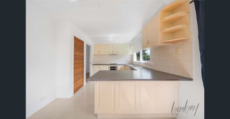 Spacious & Sunlit Living - Photo 2