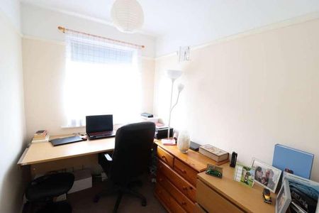 Chairborough Road, High Wycombe, HP12 - Photo 5