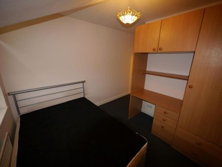 3 bedroom flat to rent - Photo 2