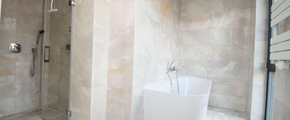 3-Zimmer-Wohnung mit Aufzug, Klimaanlage, EBK, Stellplatz und Terrasse - Foto 1