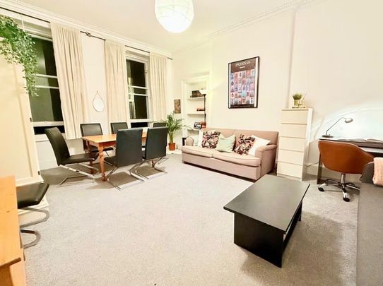4 Bed Flat, Montague Street, EH8 - Photo 1
