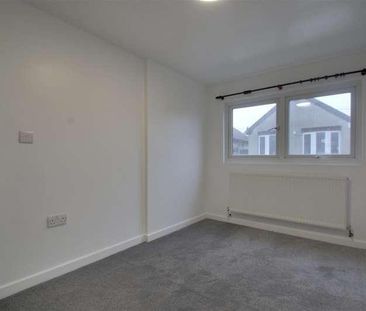 Alvis Avenue, Jaywick, Clacton-on-sea, CO15 - Photo 1