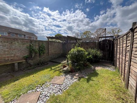 3 bedroom end of terrace house to rent - Photo 3