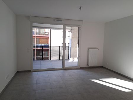 Location Appartement 2 pièces 45m² THONON LES BAINS 74200 - Photo 2