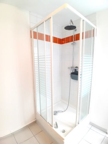 Location Appartement 2 pièces 47m² LA MADELEINE 59110 - Photo 4
