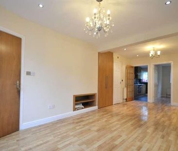 Cranford Avenue, Stanwell, TW19 - Photo 2