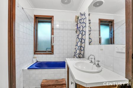 Family House in Rockbank - Photo 4