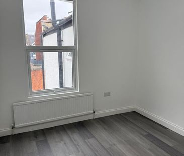 4 Bed Detached House, Valnay Street, SW17 - Photo 4