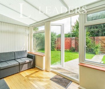 2 bedroom bungalow to rent - Photo 2