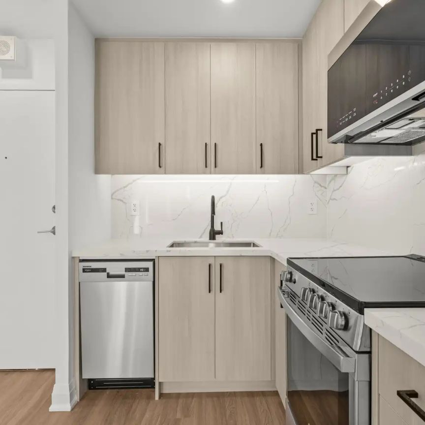Charles West — Studio Suite - Photo 1