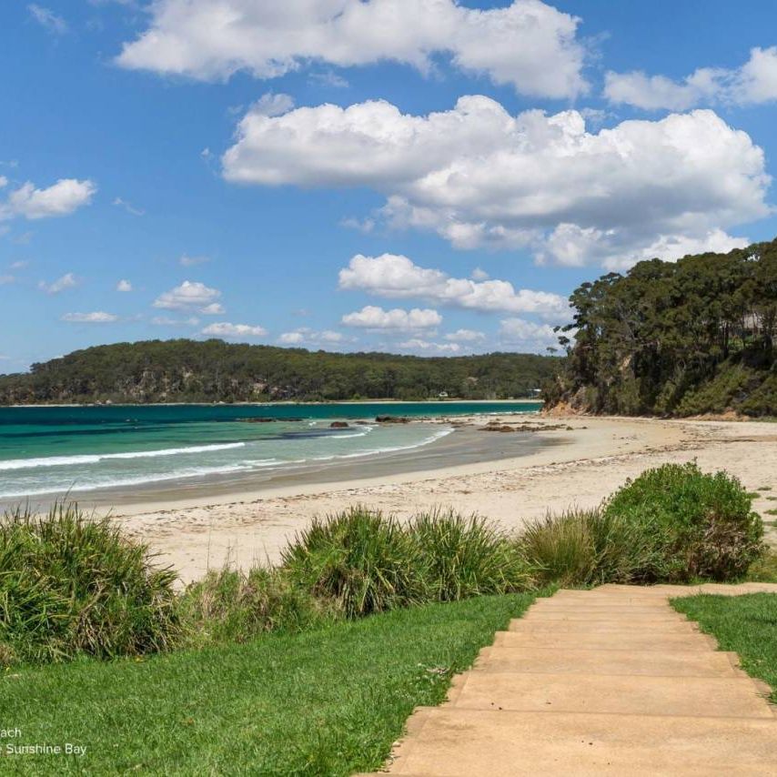 Spacious 3-Bedroom Duplex in Sunshine Bay - Photo 1