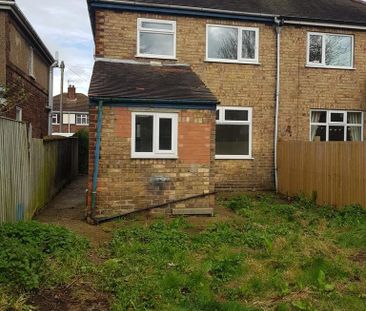 3 bedroom semi-detached house to rent - Photo 4