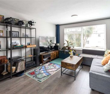 A superb modern two bedroom apartment in the heart of Wimbledon Town. - Photo 2