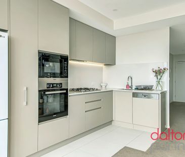 The Views and Location Take Centre Stage - Photo 4