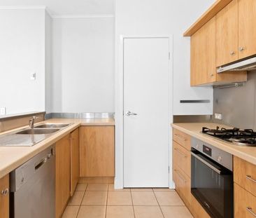 *Water Included* Beautiful 3 Bedroom Townhouse in New Farm - Photo 5